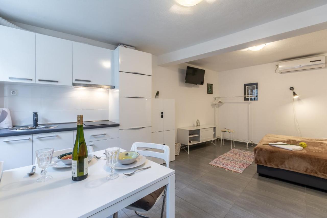 Apartments Sonja Pucisca Luaran gambar