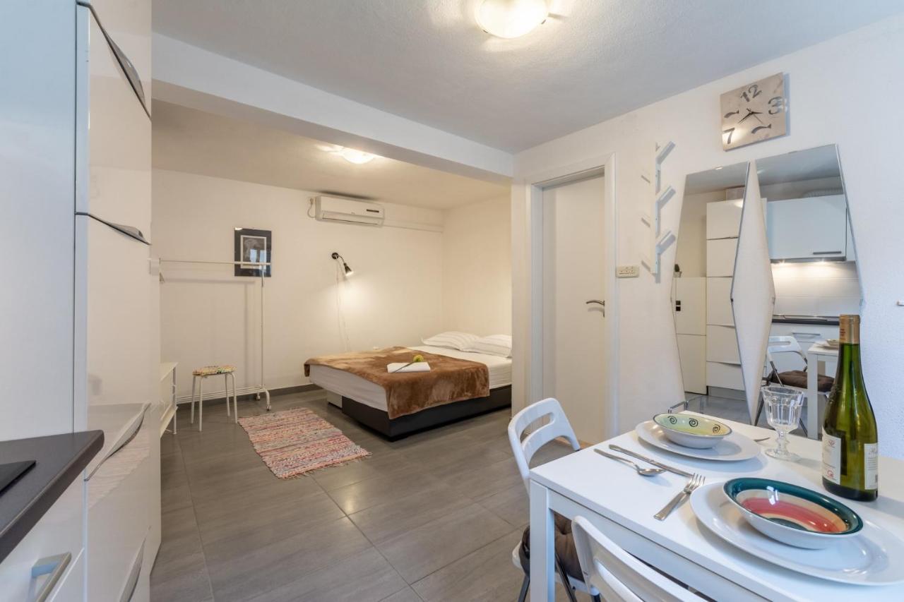 Apartments Sonja Pucisca Luaran gambar