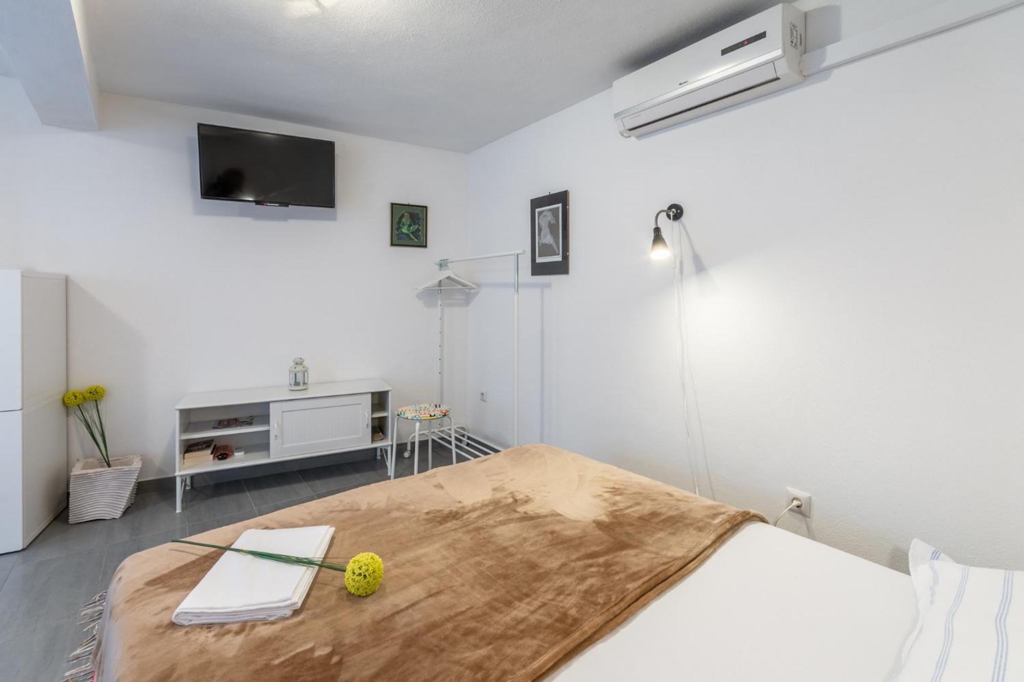 Apartments Sonja Pucisca Bilik gambar