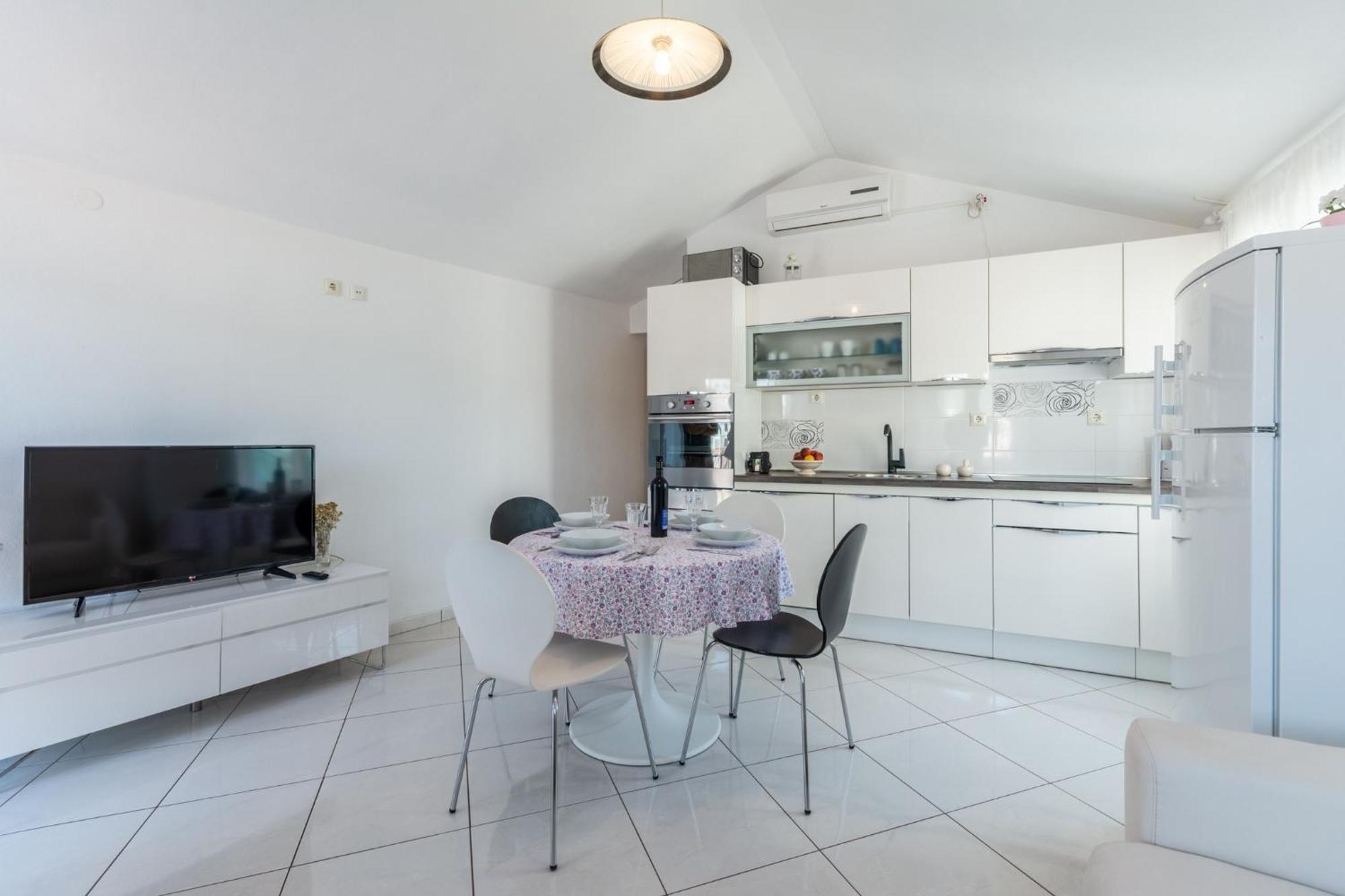 Apartments Sonja Pucisca Bilik gambar