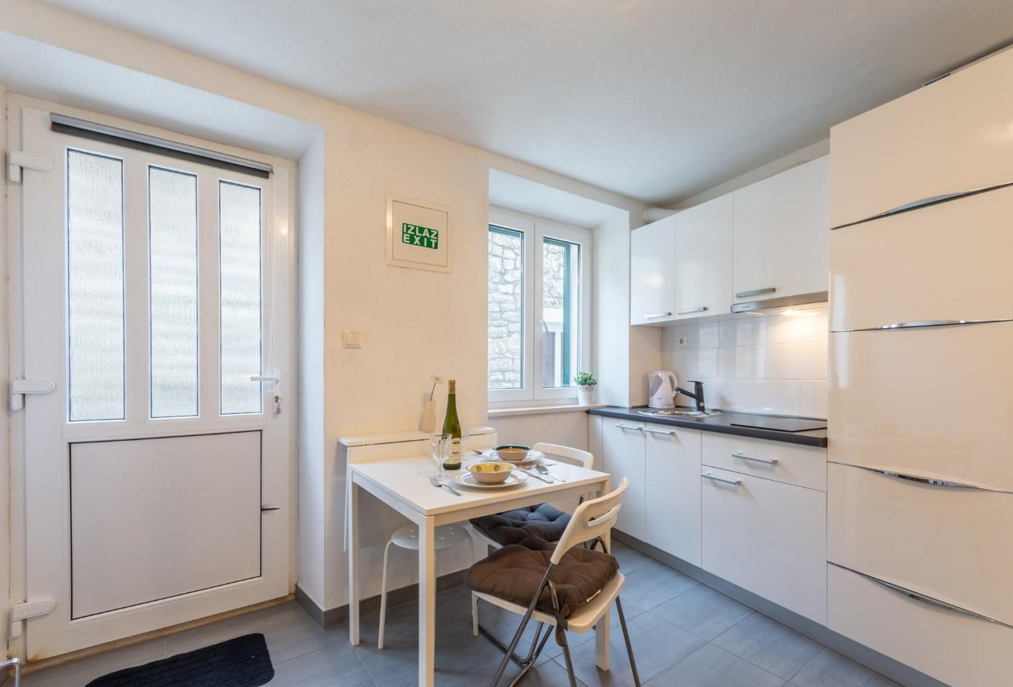 Apartments Sonja Pucisca Bilik gambar
